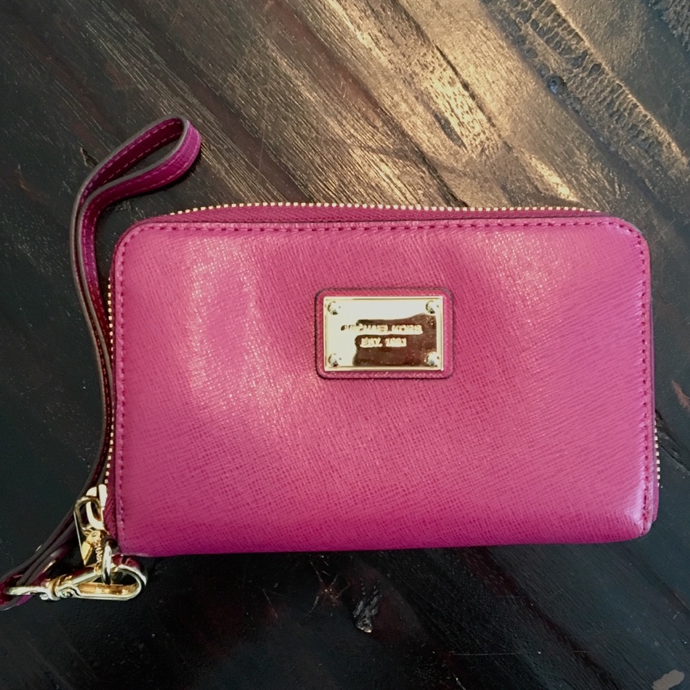 Michale Kors Wristlet Wallet